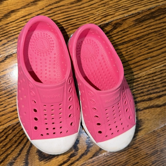 Native Kids Pink Slip-On Shoes 7C - Picture 2 of 6